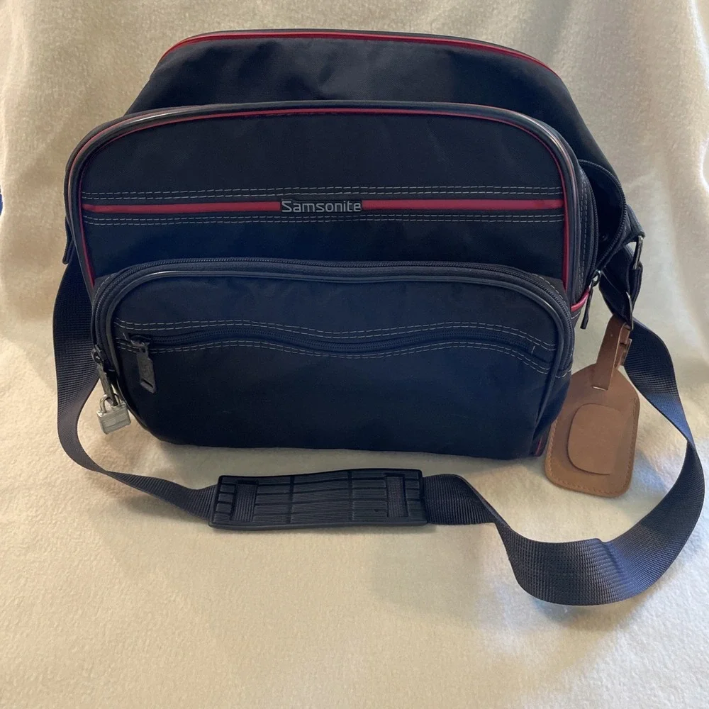 Samsonite Oyster Black + Red Trim Medium Shoulder Strap Bag Luggage Vintage 1987